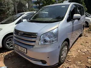 Toyota Noah 2009 Silver