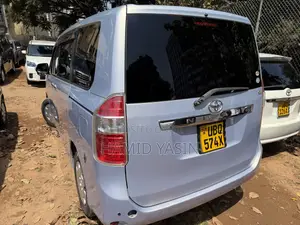 Toyota Noah 2009 Silver