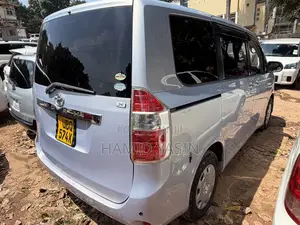 Toyota Noah 2009 Silver