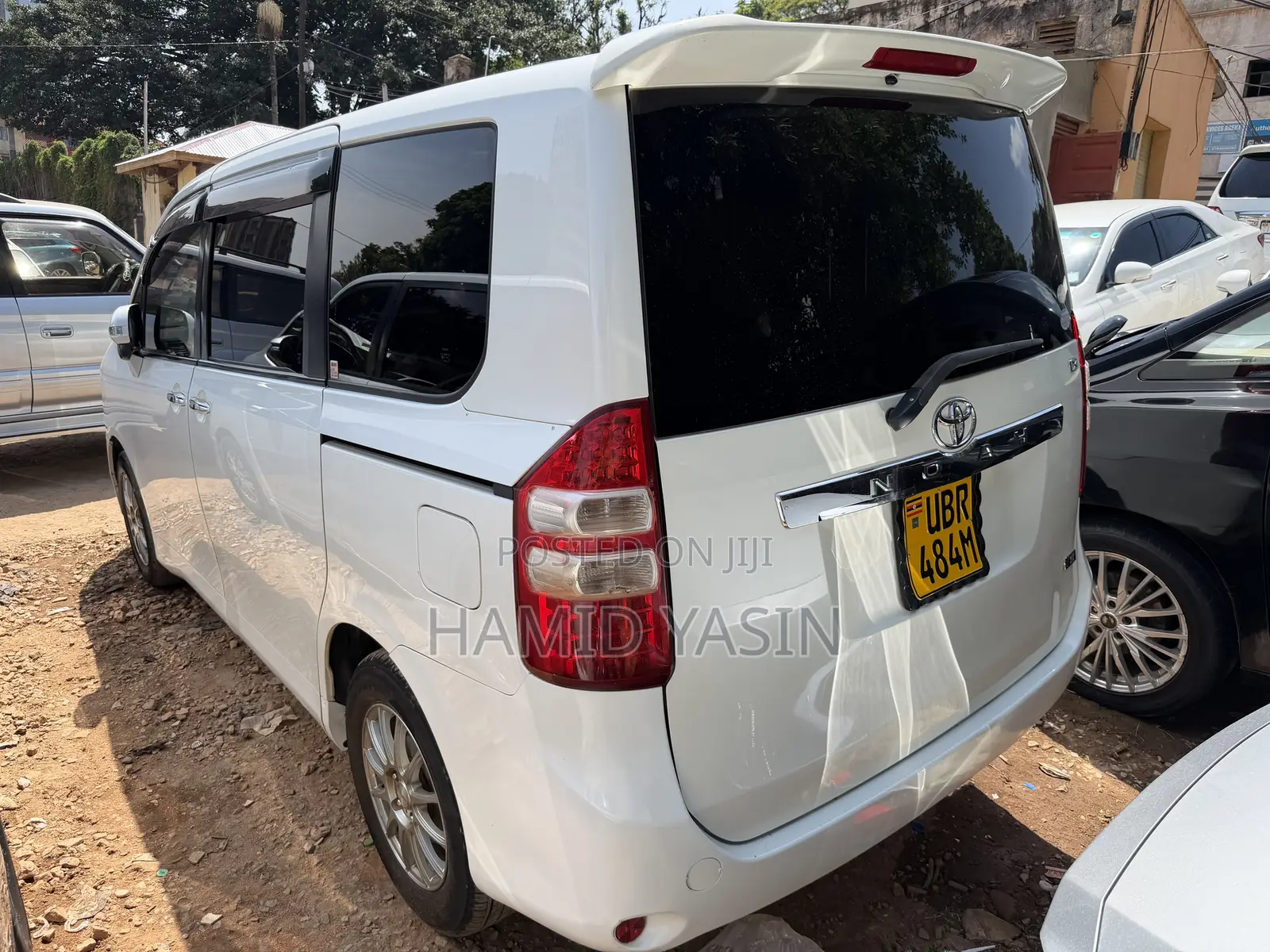 Toyota Noah 2011 White
