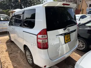 Toyota Noah 2011 White