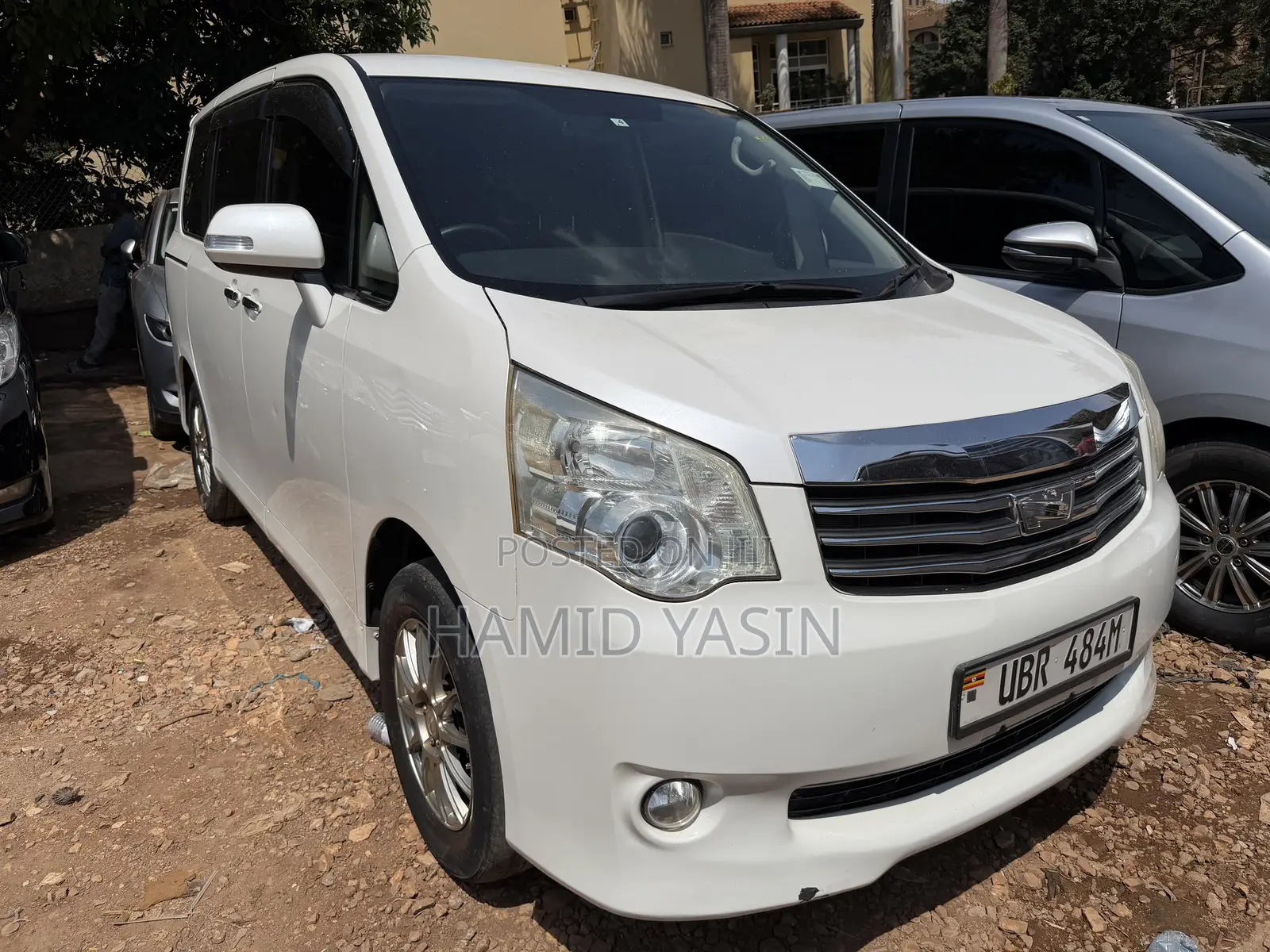 Toyota Noah 2011 White