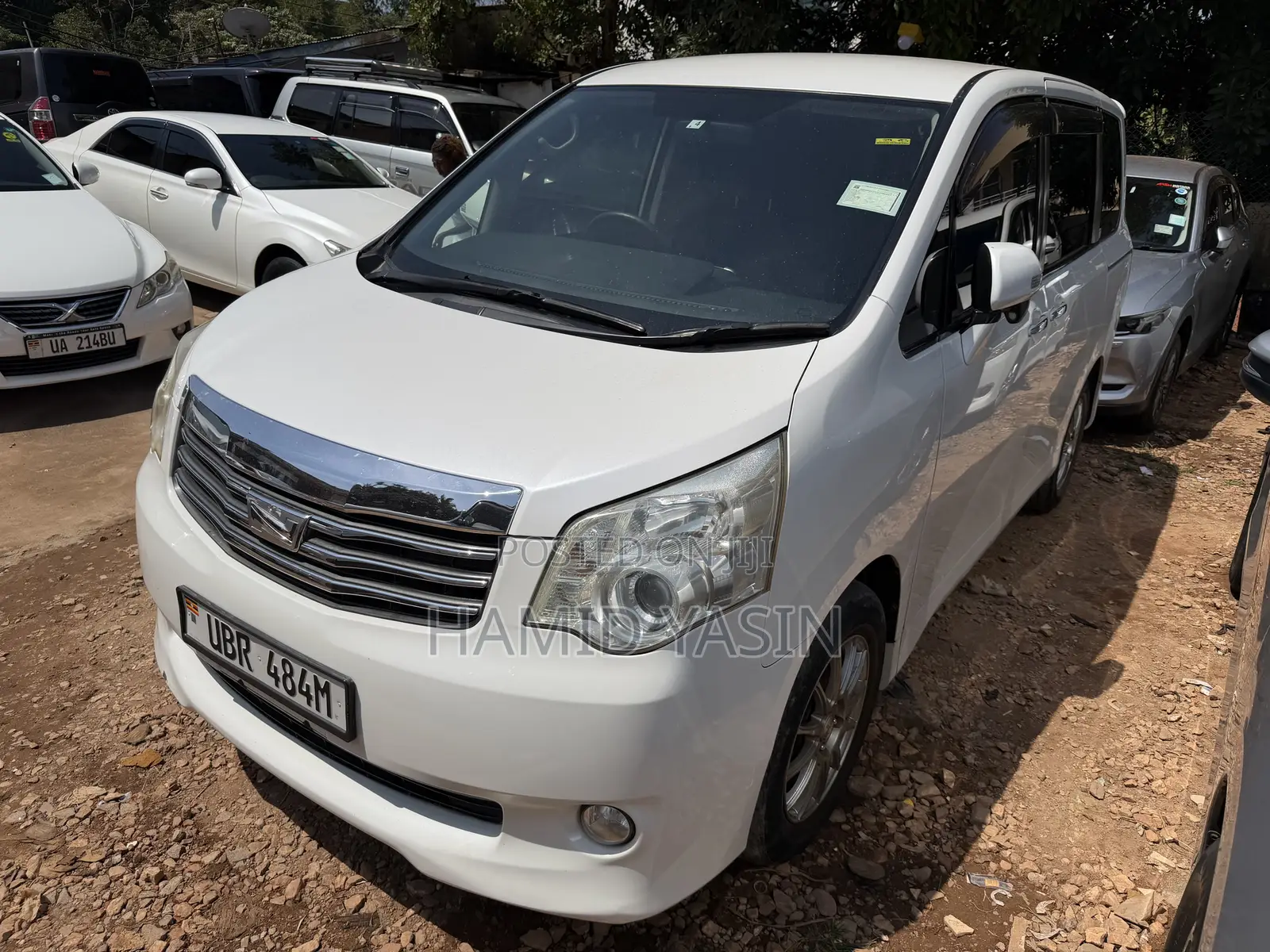 Toyota Noah 2011 White