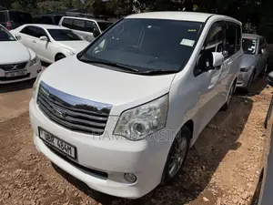 Toyota Noah 2011 White
