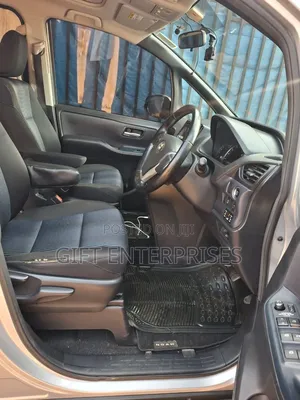 Toyota Noah 2016 Silver