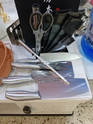 7-Piece Stainless Steel Kitchen Knife Block Set.