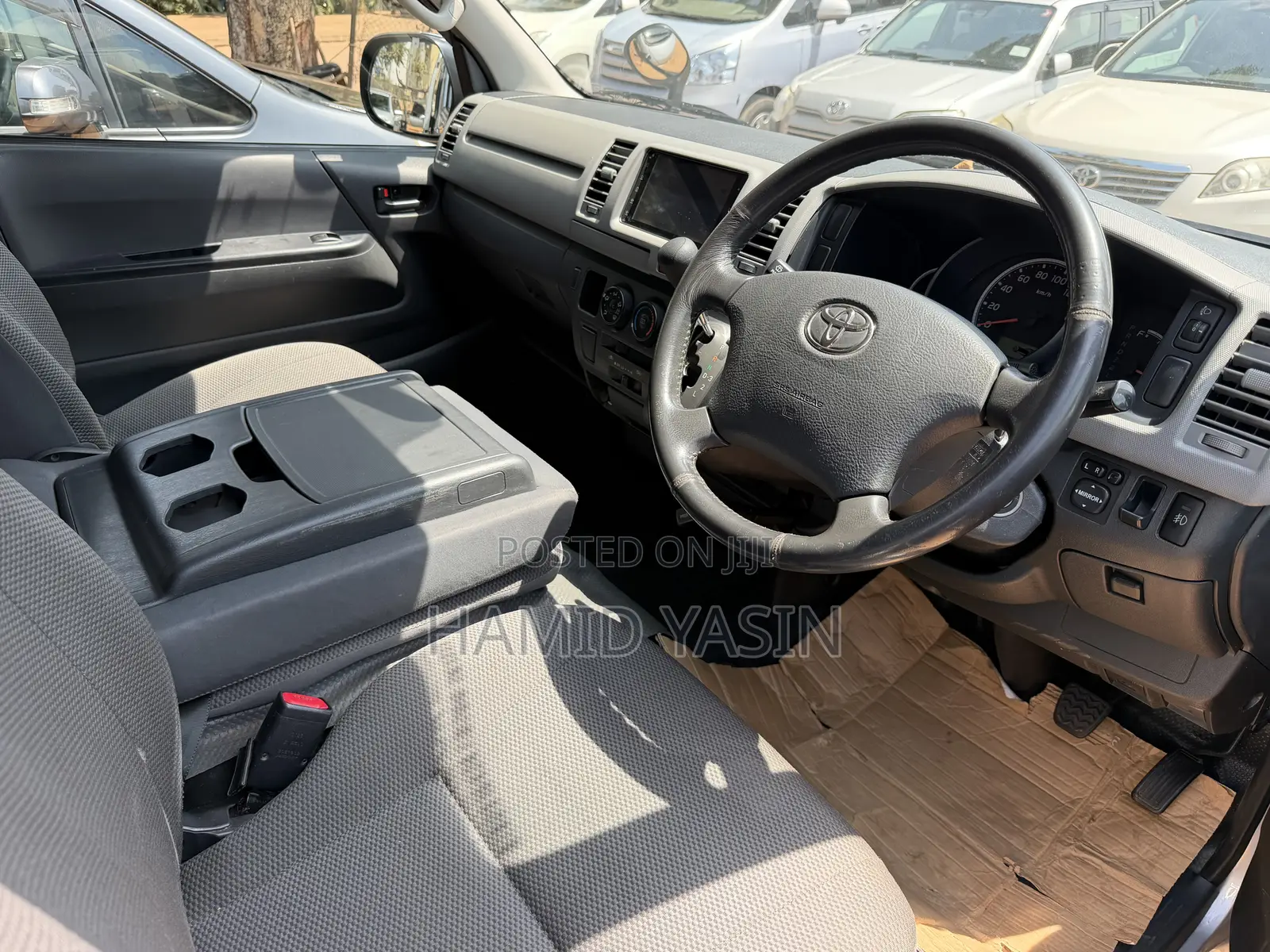 Toyota HiAce 2014 Silver