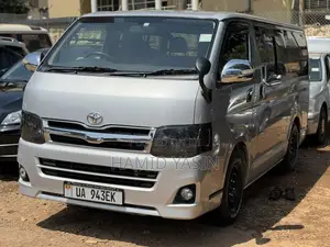 Toyota HiAce 2014 Silver