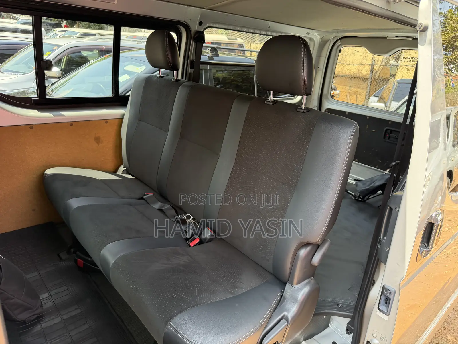 Toyota HiAce 2014 Silver