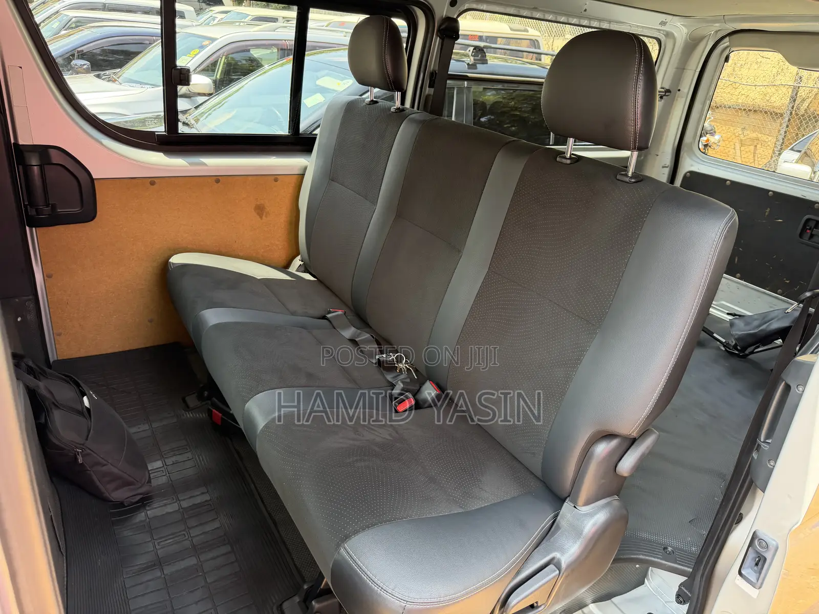 Toyota HiAce 2014 Silver