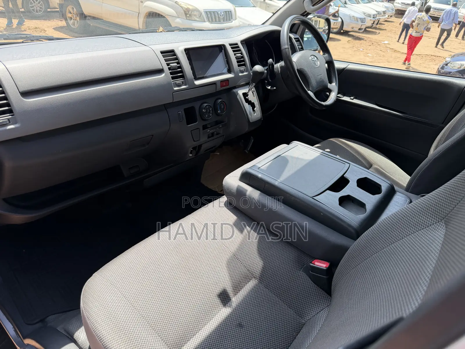Toyota HiAce 2014 Silver