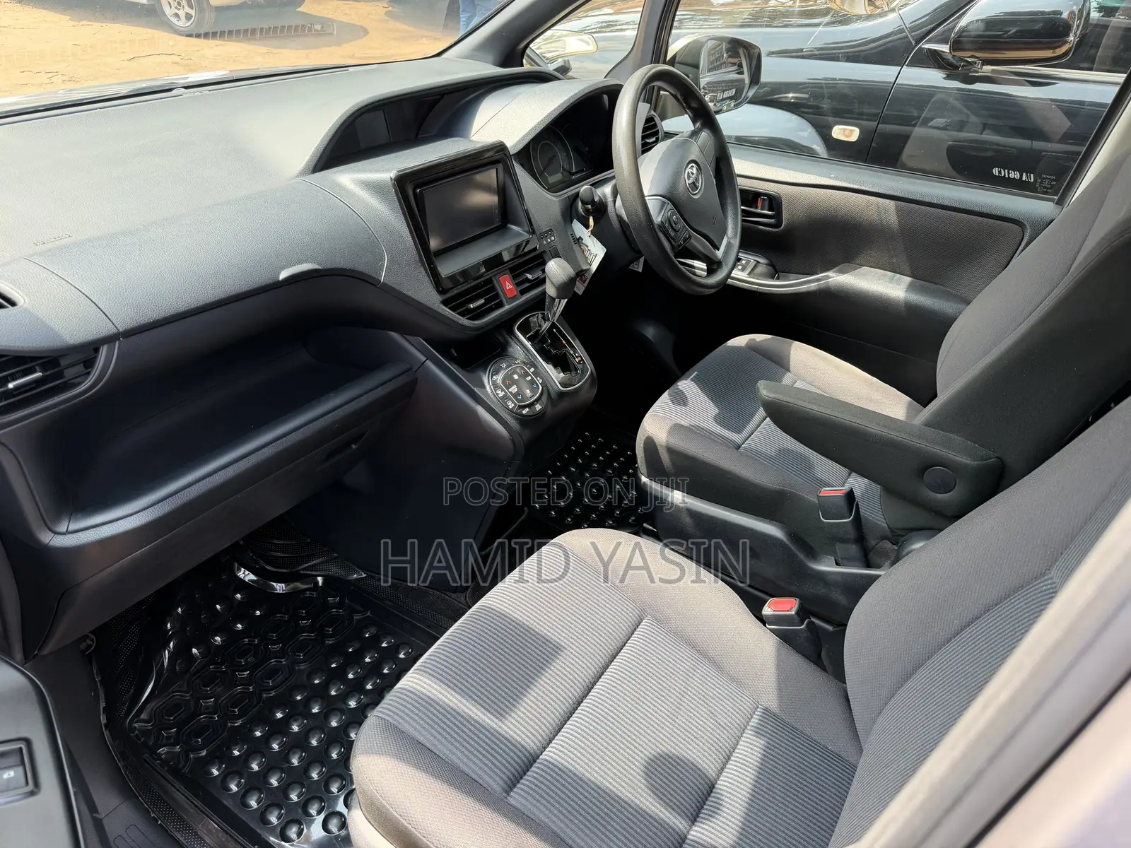 Toyota Noah 2017 Gray