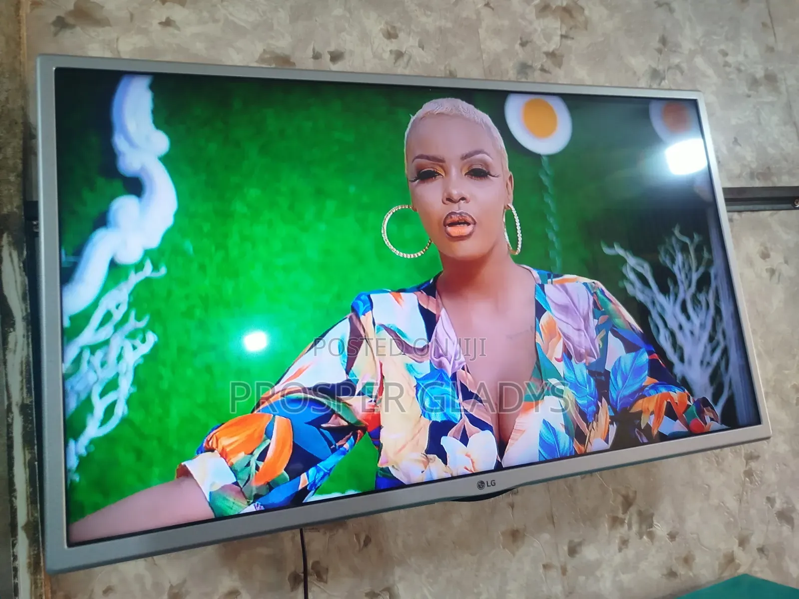 32 Lg Digital Flat Screen