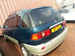 Toyota Ipsum 2001 Green