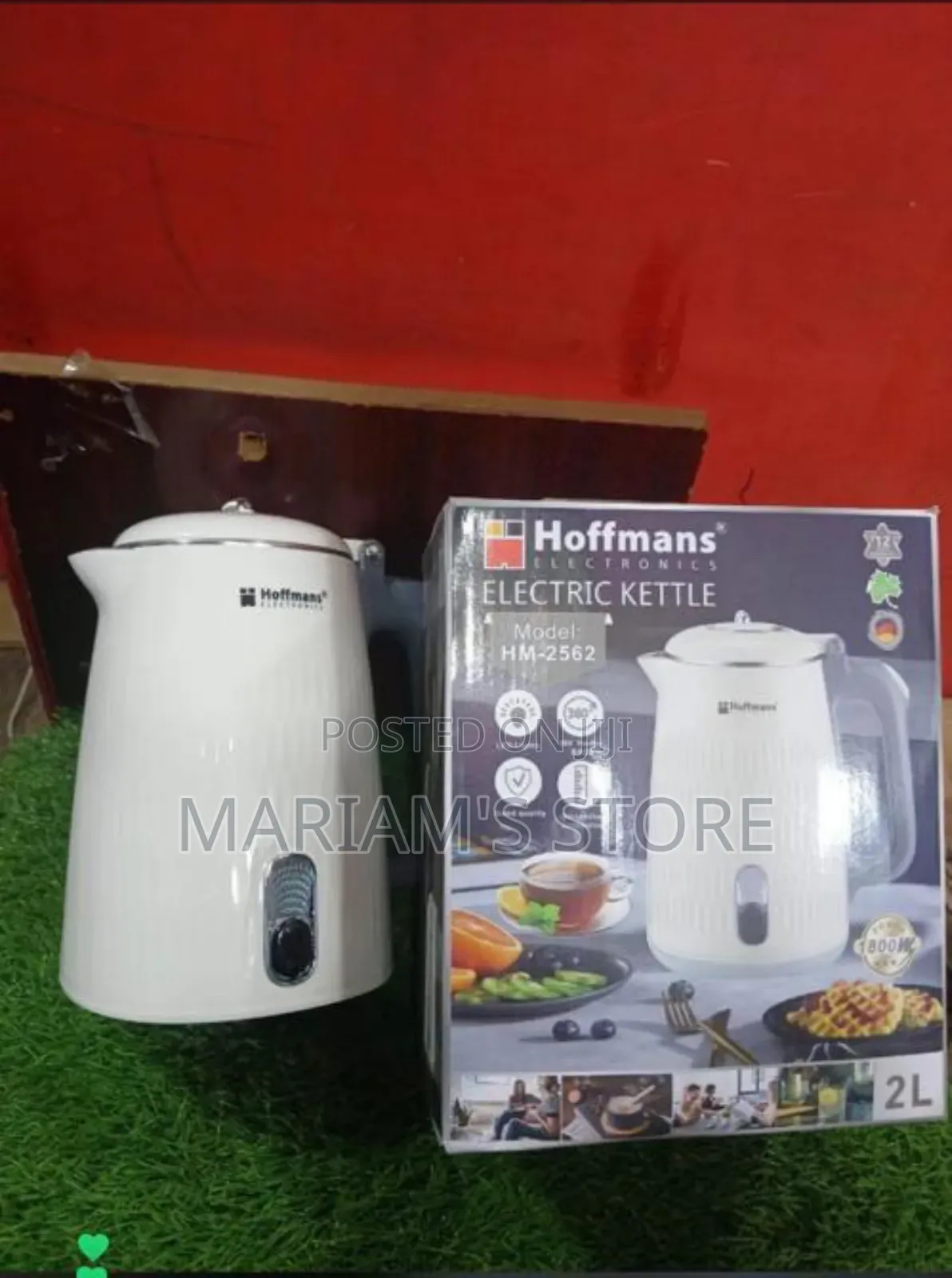 Electric Kettle Featuring a White Wave Design and 2-Liter Capacity.