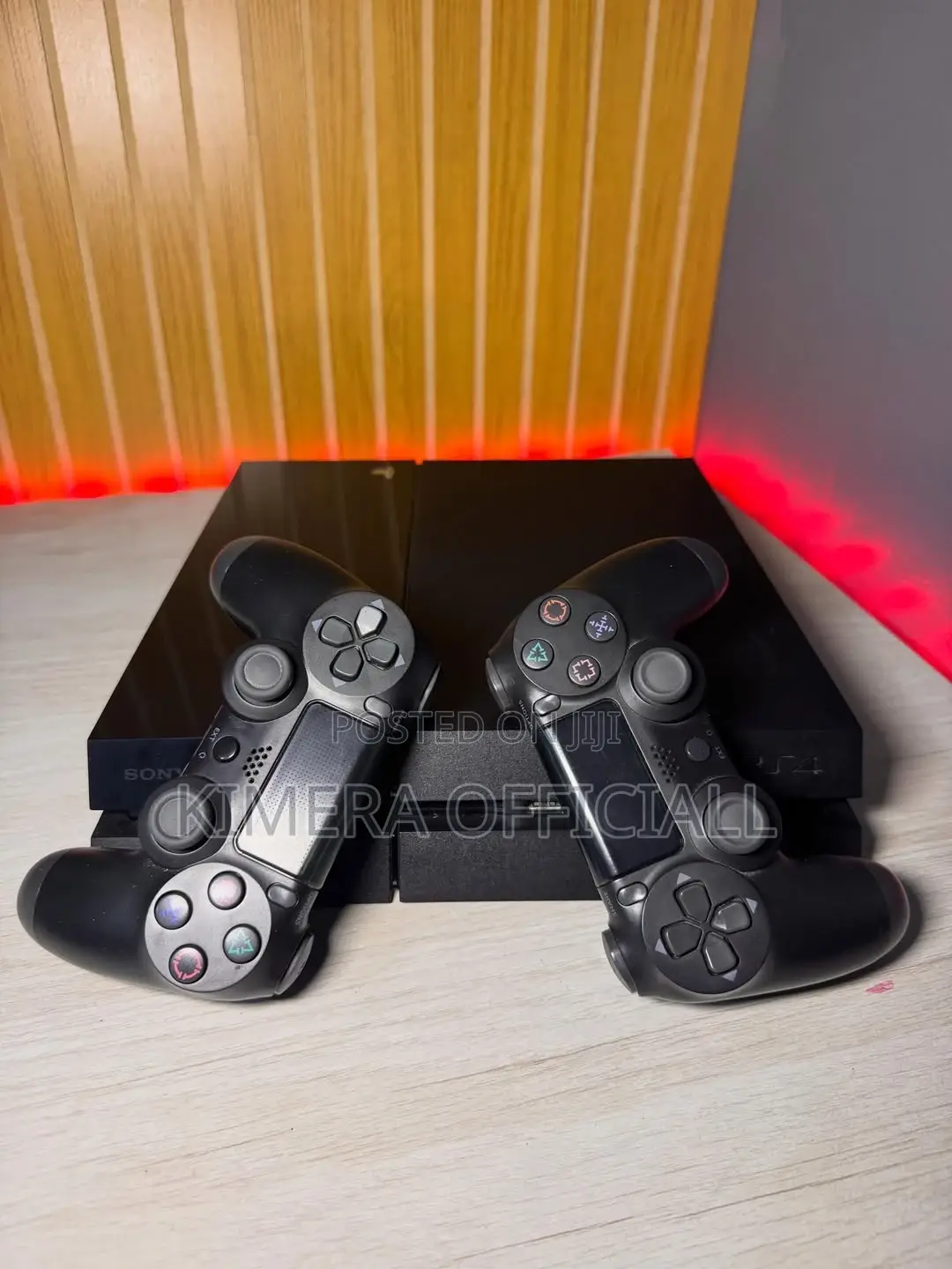 Chipped Ps4 Standard With 2 Controllers, Ready to Enjoy
