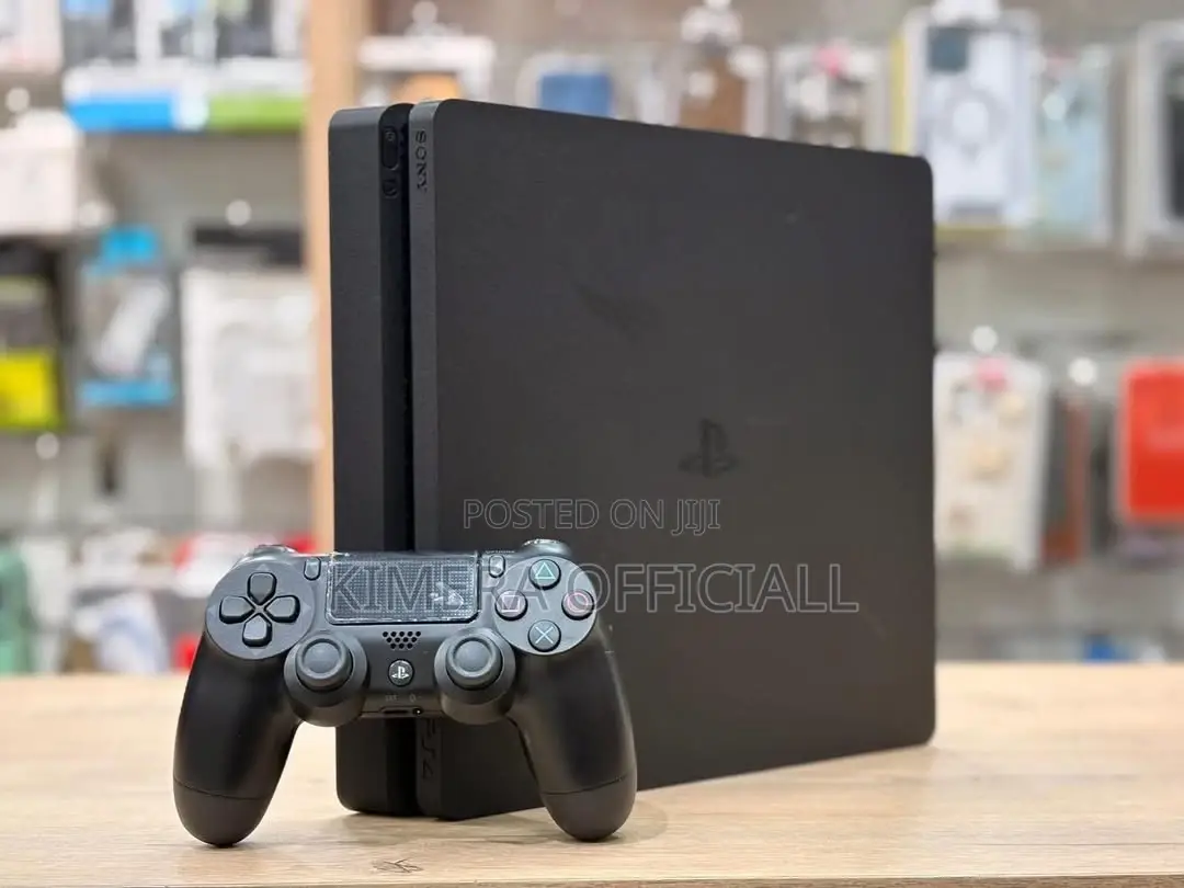 Ps4 Slim Gaming Package With Two Pads and Installed Games