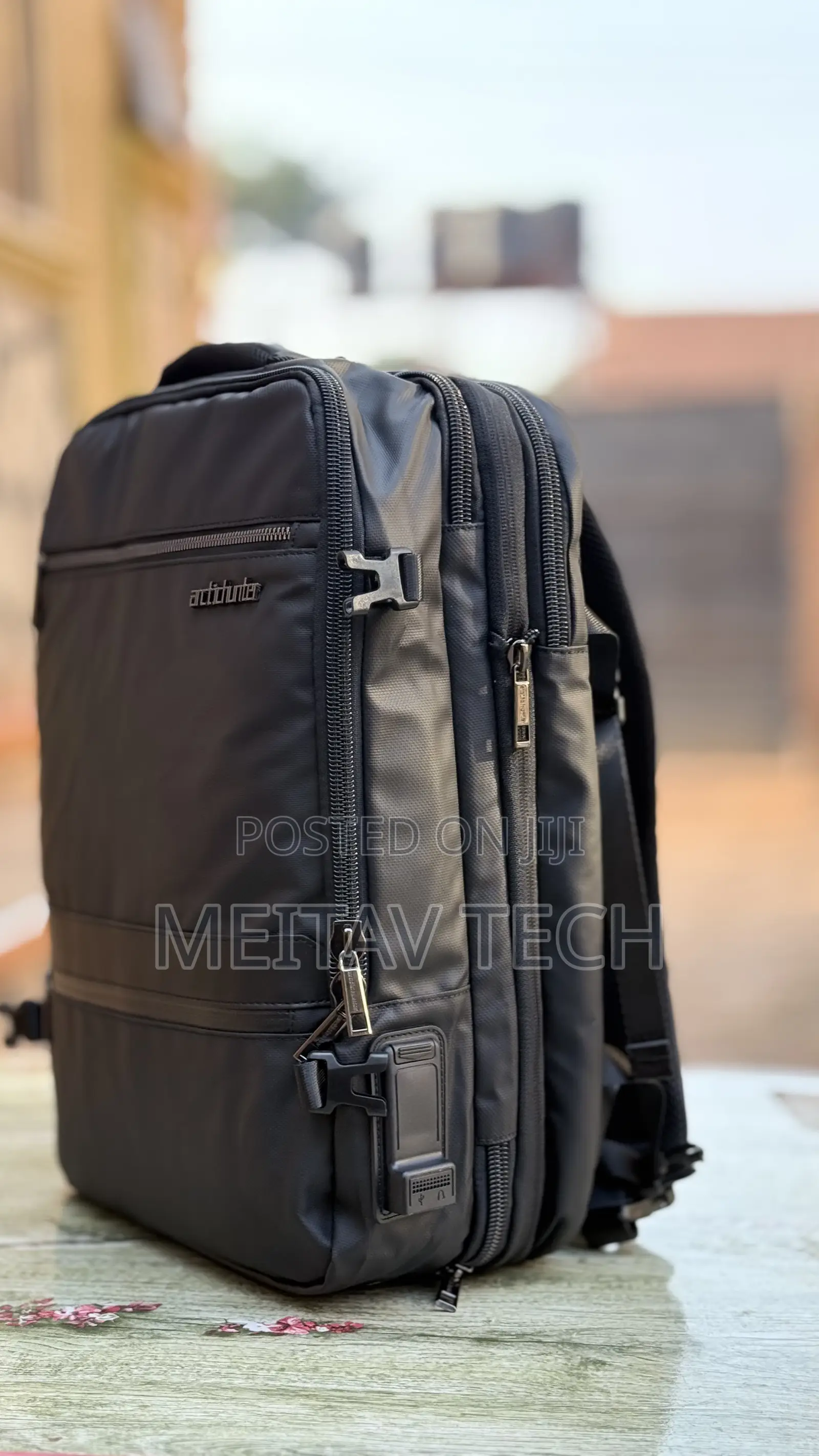 Arctic Hunter Expandable Travel Backpack