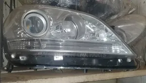 Head Lights for Mercedes Benz Ml Class 2005