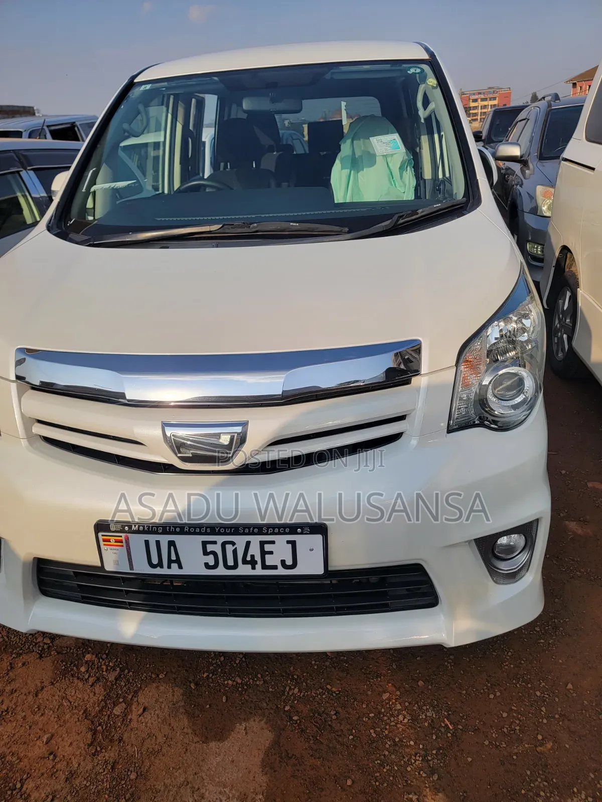 Toyota Noah 2012 White