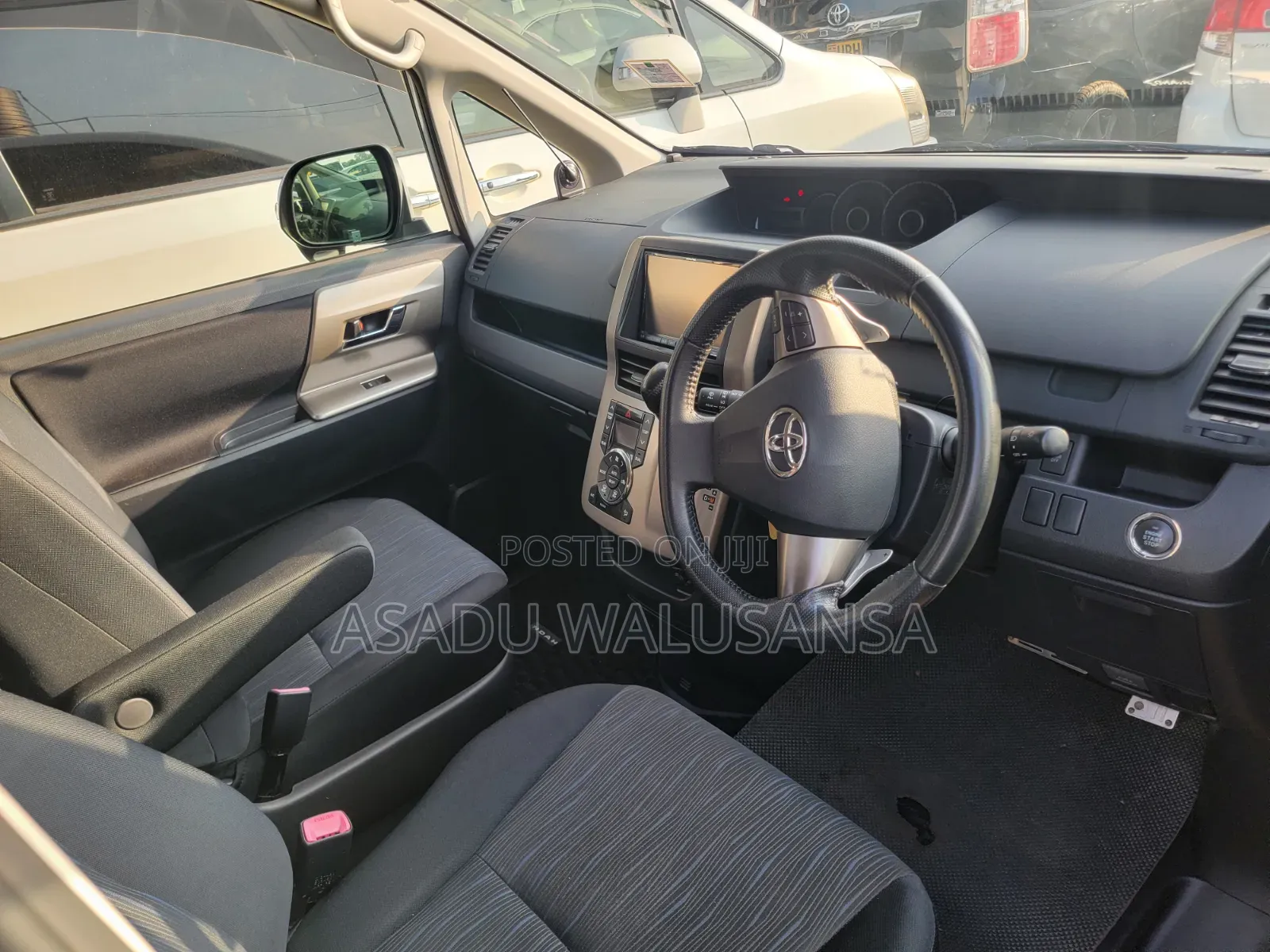 Toyota Noah 2012 White