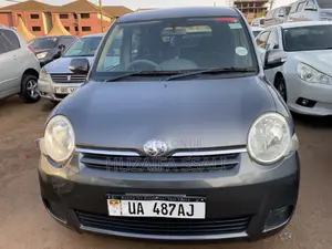 Toyota Sienta 2012 Black