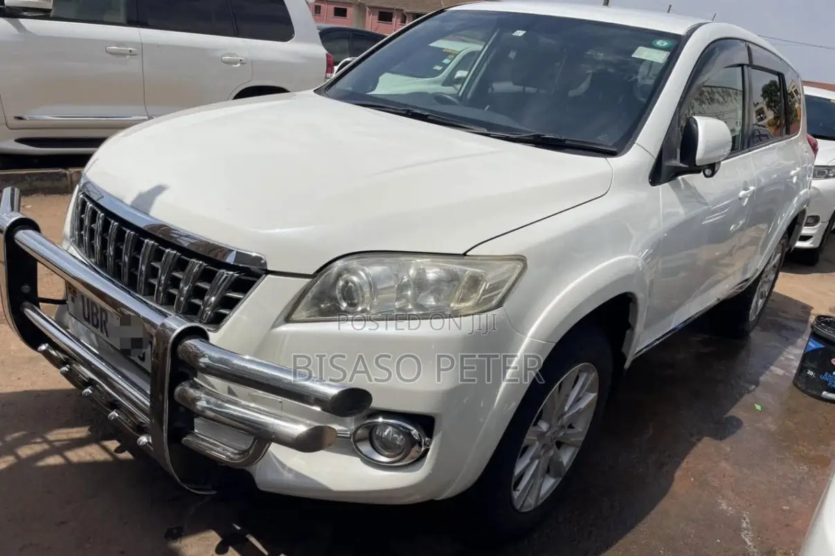 Toyota Vanguard 2011 White