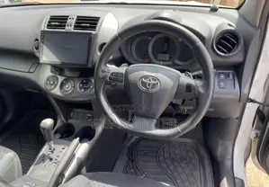 Toyota Vanguard 2011 White