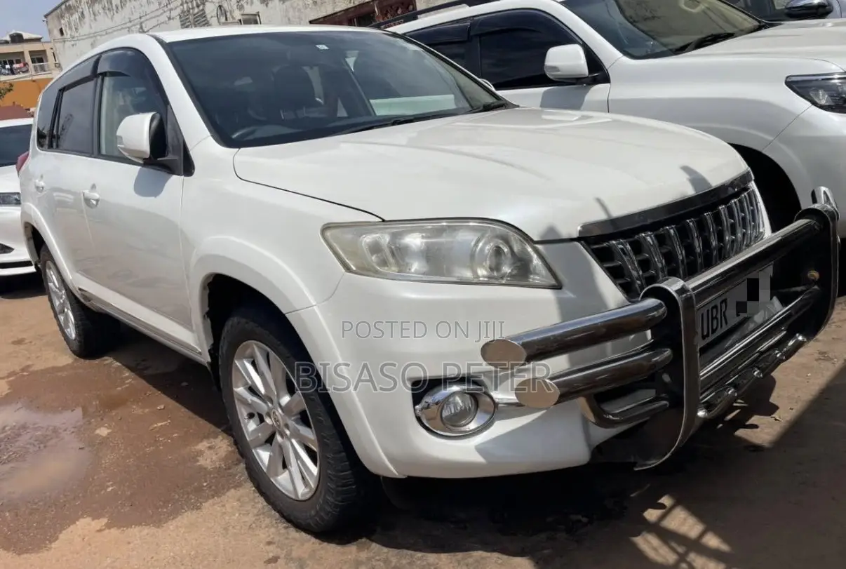 Toyota Vanguard 2011 White