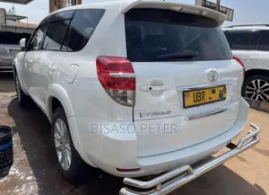 Toyota Vanguard 2011 White