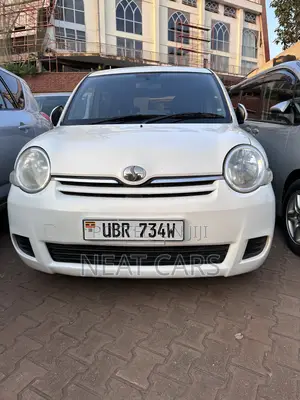 Toyota Sienta 2009 Pearl