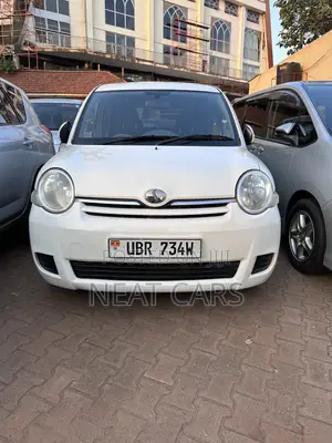 Toyota Sienta 2009 Pearl