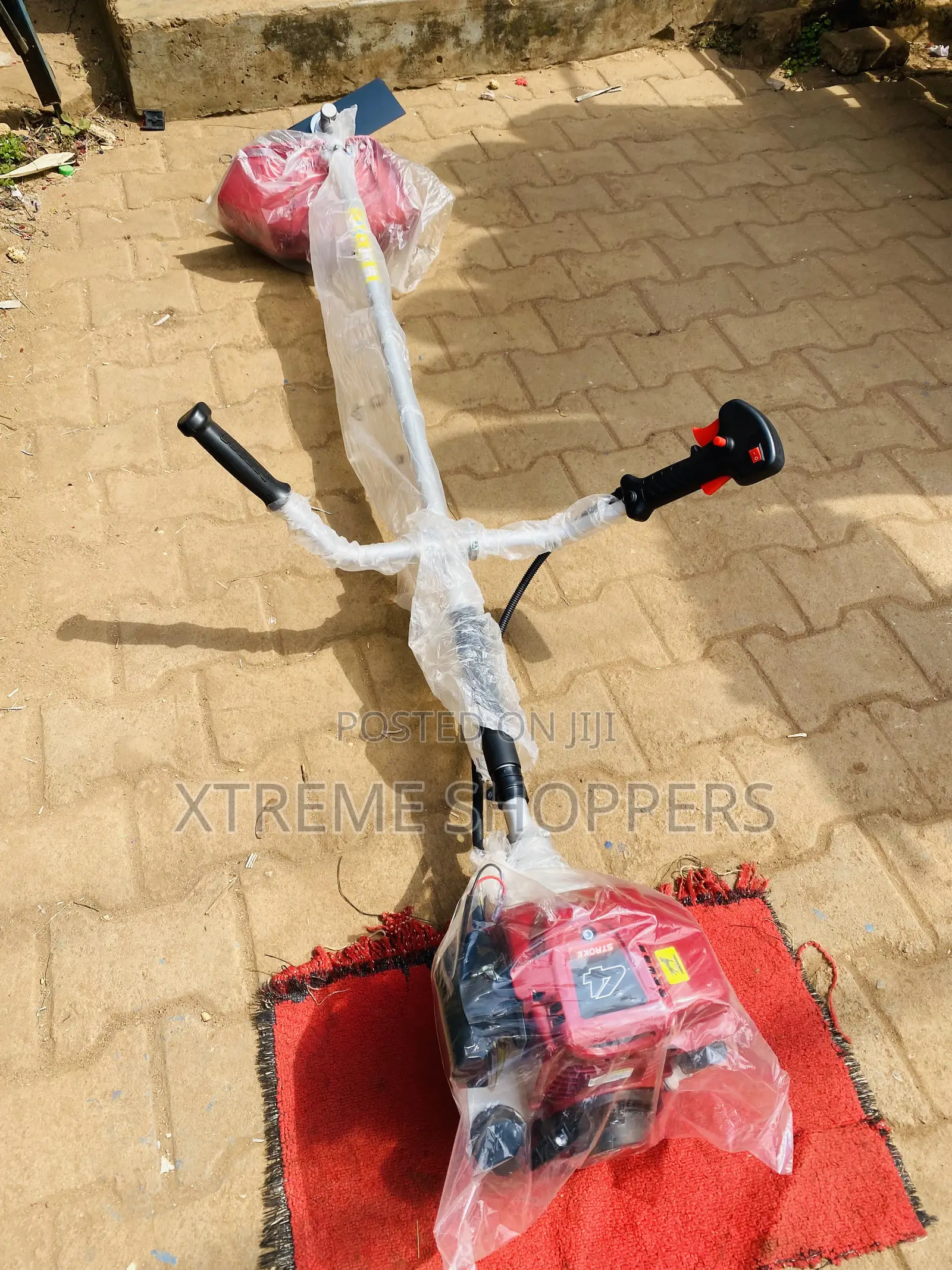 Clean Environment/ Honda Machine - 4strock /Lawnmower / Grass Cutter