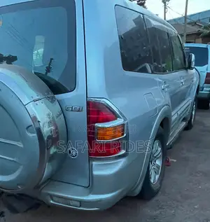 Mitsubishi Pajero 2002 Silver