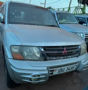 Mitsubishi Pajero 2002 Silver