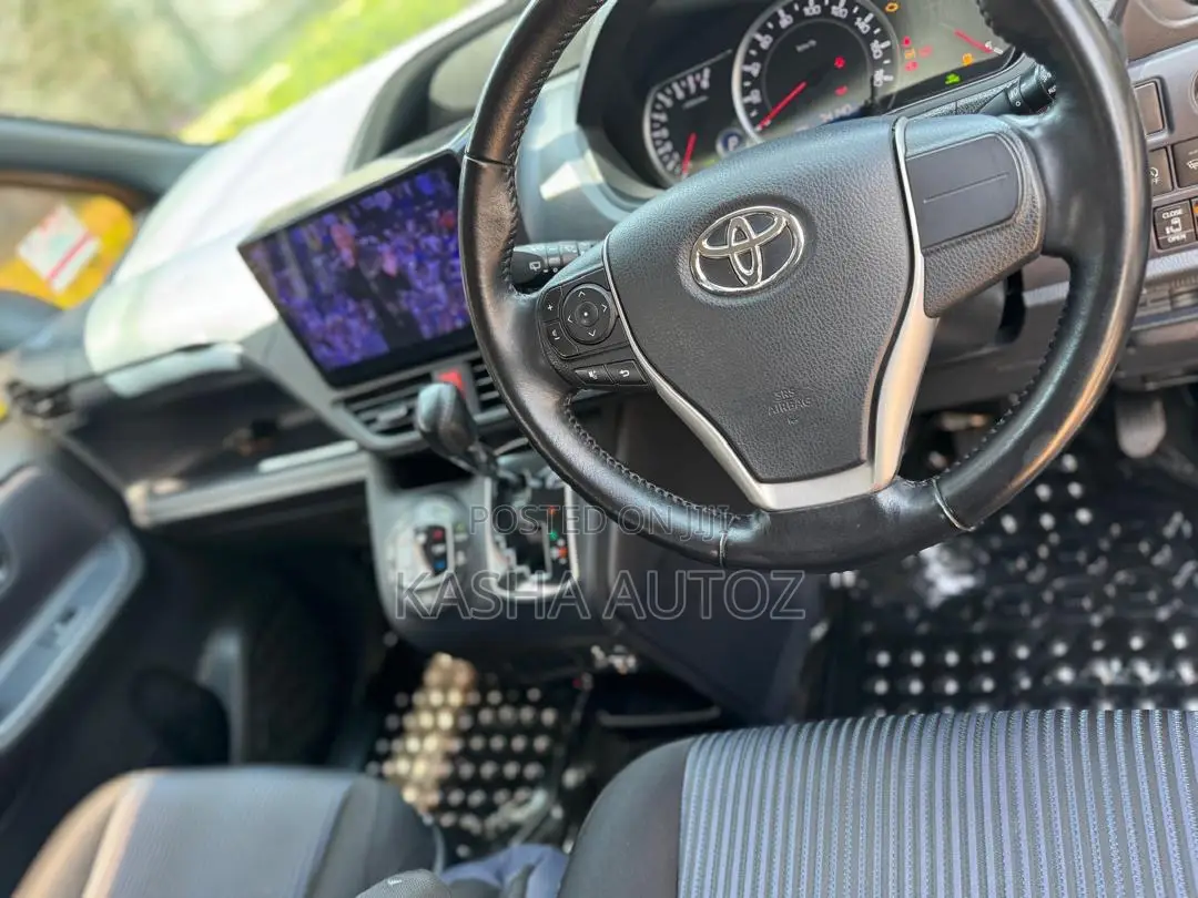 Toyota Noah 2015 White