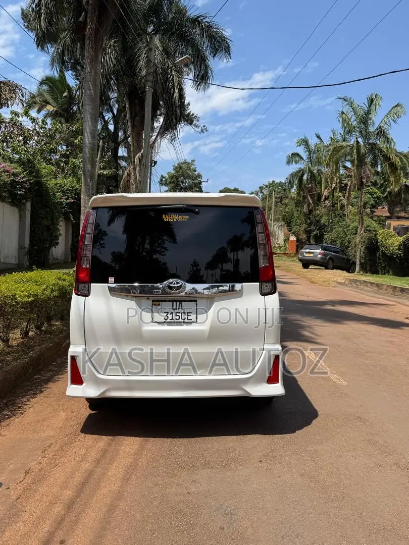 Toyota Noah 2015 White