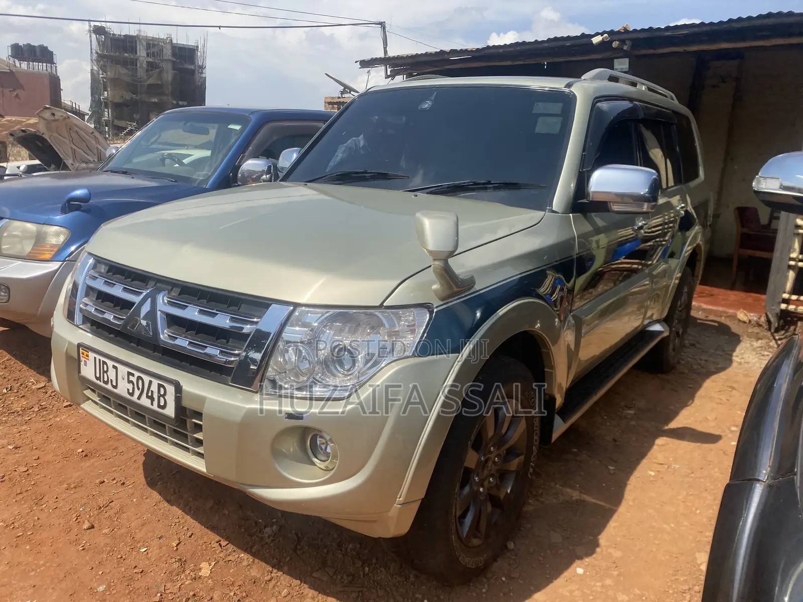 Mitsubishi Pajero 2009 Gold