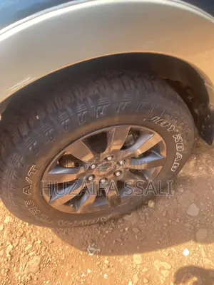 Mitsubishi Pajero 2009 Gold