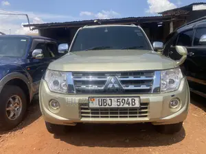 Mitsubishi Pajero 2009 Gold