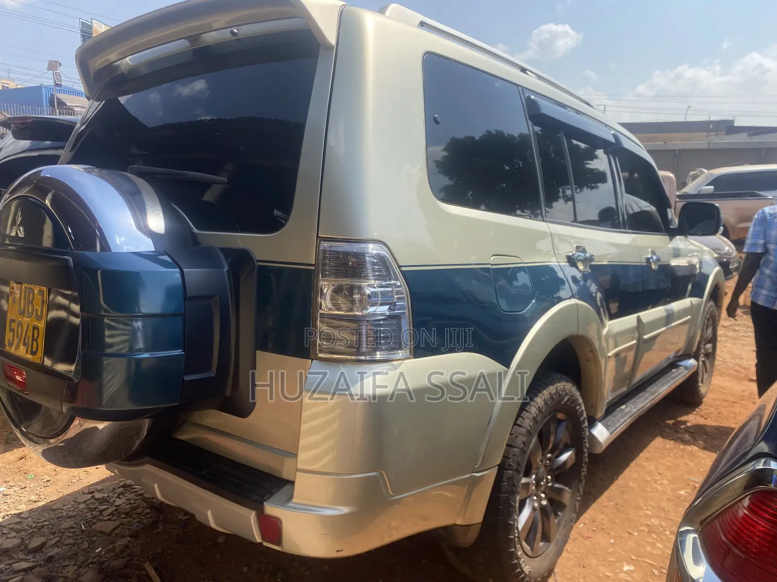 Mitsubishi Pajero 2009 Gold