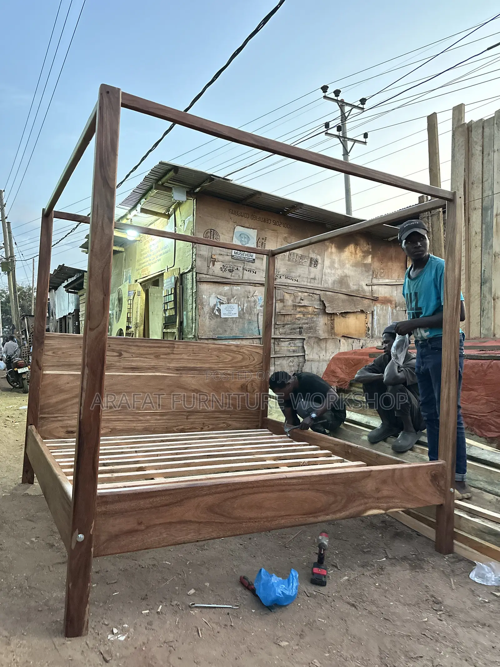 Solid Canopy Mugavu Bed