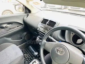 Toyota IST 2008 Silver