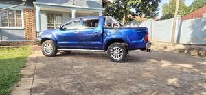 Toyota Hilux 2013 Blue