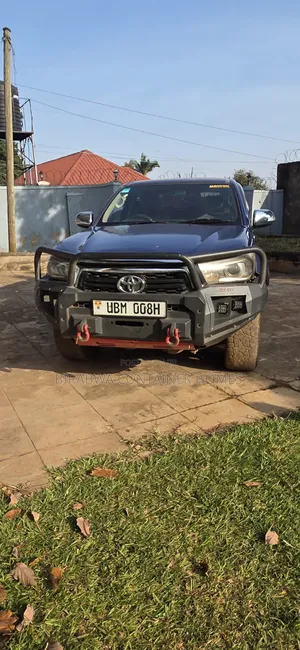 Toyota Hilux 2013 Blue
