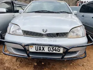 Toyota Platz 2002 Silver