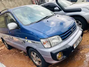Toyota Noah 2002