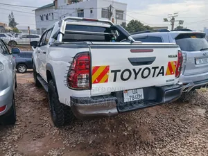 Toyota Hilux 2019 White