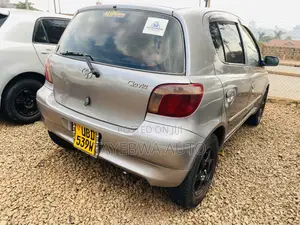 Toyota Vitz 2002 Silver