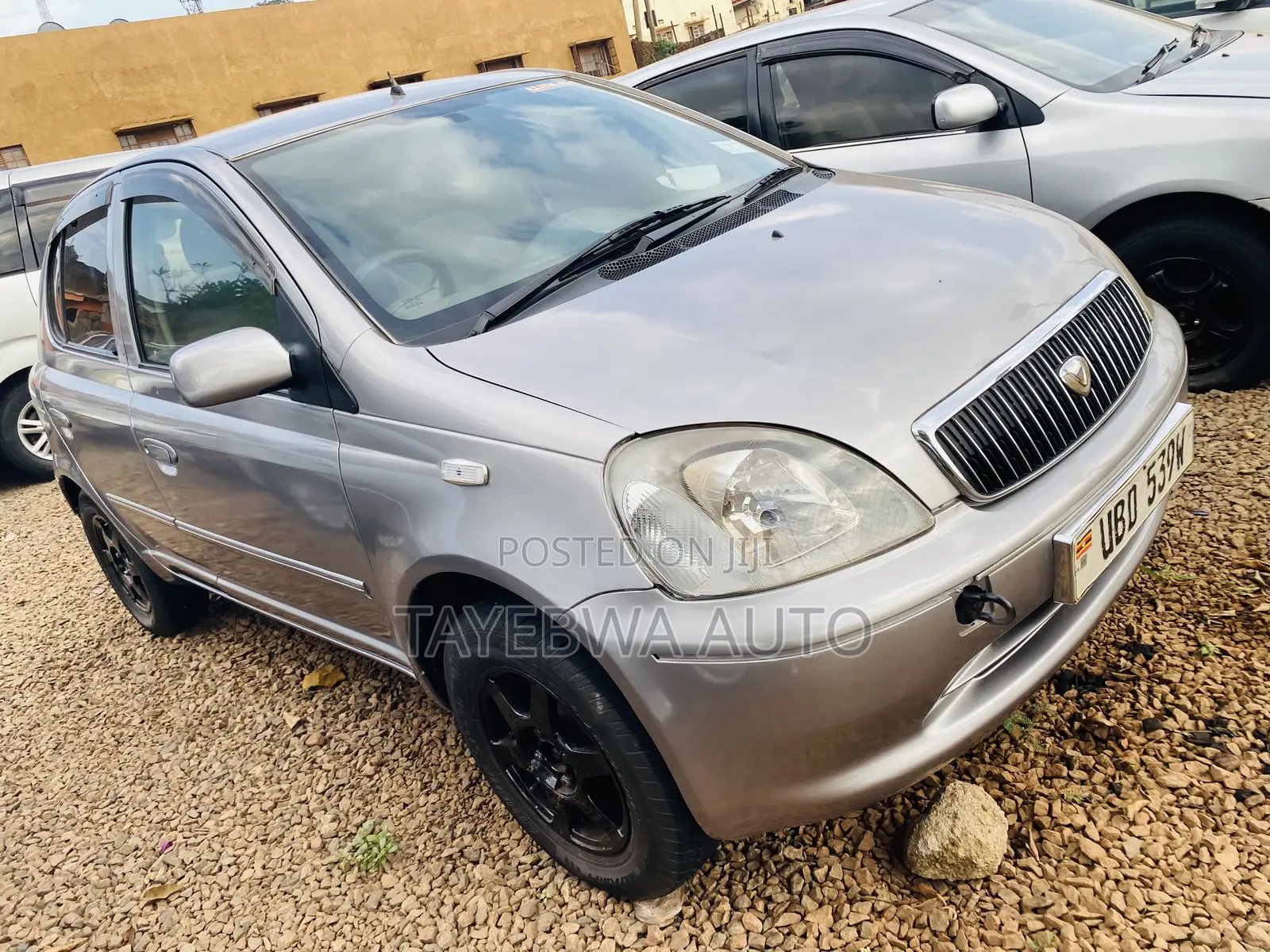 Toyota Vitz 2002 Silver